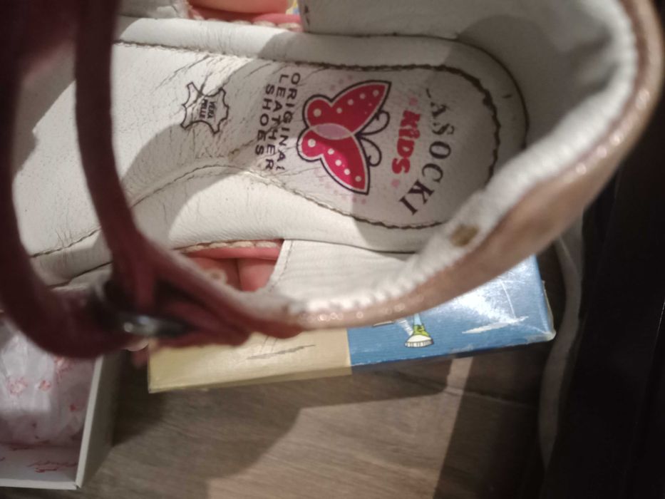 Skórzane różowe sandałki Lasocki 22