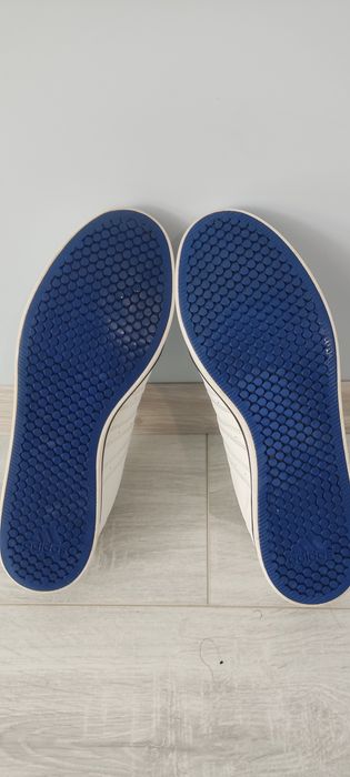 Продам кеди Adidas.