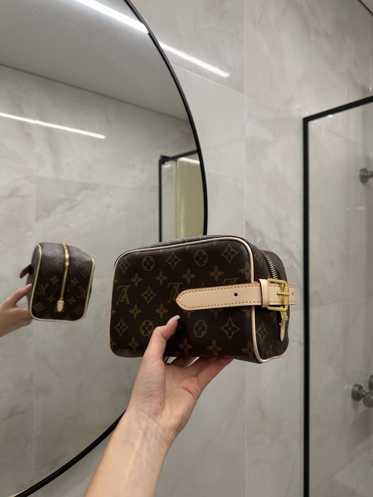 Дорожня косметичка жіноча сумка Louis Vuitton Dopp Kit Toilet Pouch