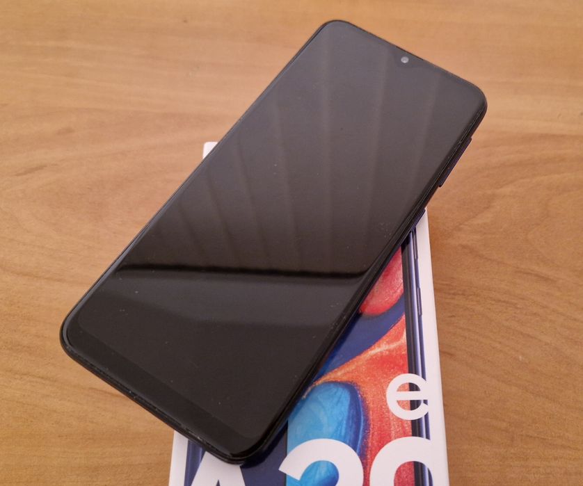 Telefon Samsung Galaxy A20 niebieski