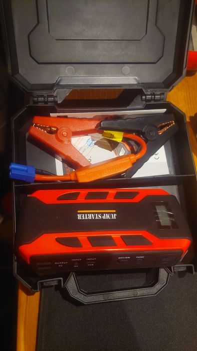 Booster arranque p/ automóveis e motas 12V e powerbank USB.