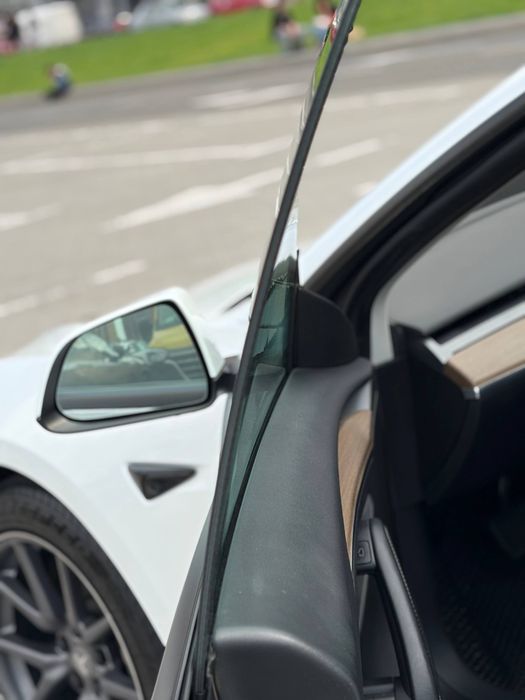 Tesla model 3 2022 року