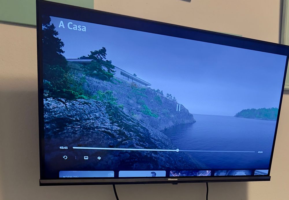 TV Hisense 32" 32A4N + MIBox4 - Como novo