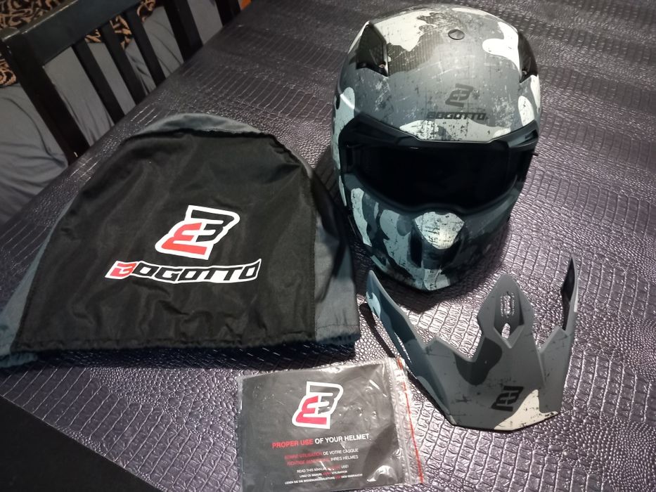 Capacetes semi novos marca GIVI e Bogotto