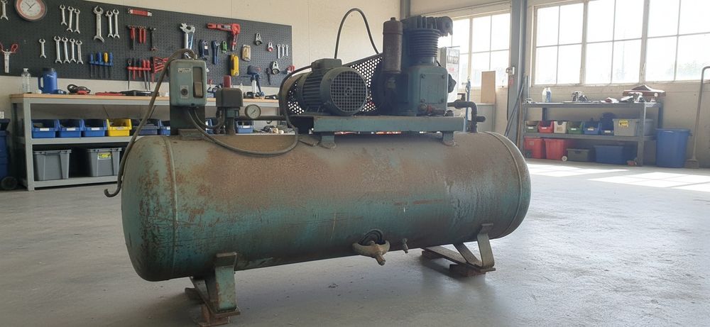 Compressor de Ar Industrial KREMLIN 300L - 3CV