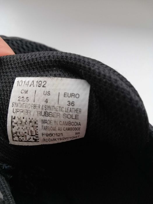 Оригінальні кросівки Asics в хорошому стані та недорого