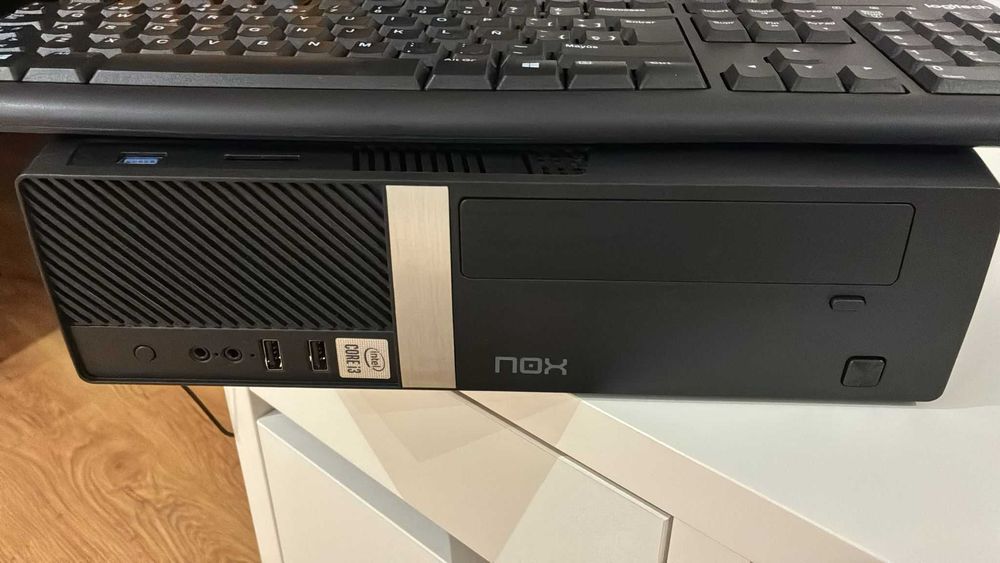 Computador de secretária processador i3 3.7GHz 8GB RAM disco de 500Gb