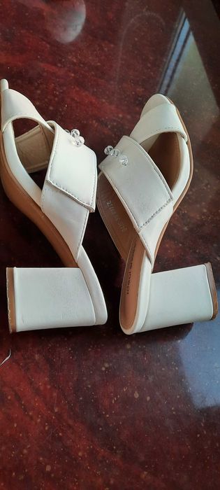 Buty letnie na obcasie białe na klocku