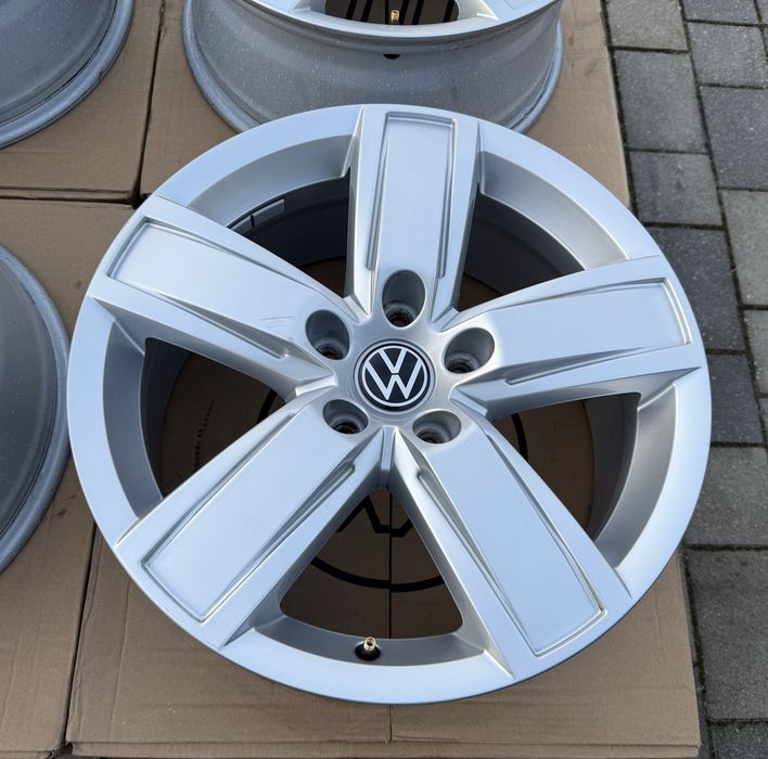 Felgi Volkswagen T5 T6 Multivan Amarok Man Crafter 18" 5x120 et45 7.5J