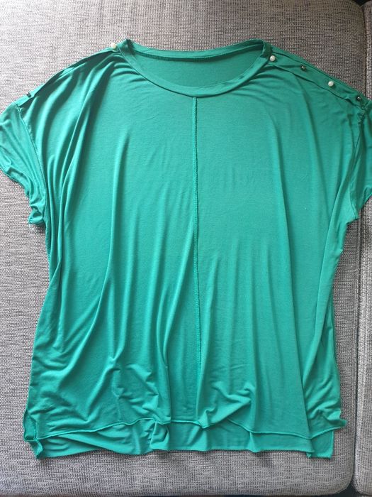 Bluzka oversize zielona z guziczkami roz L