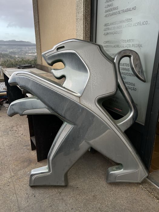 Simbolo Peugeot parede de stand