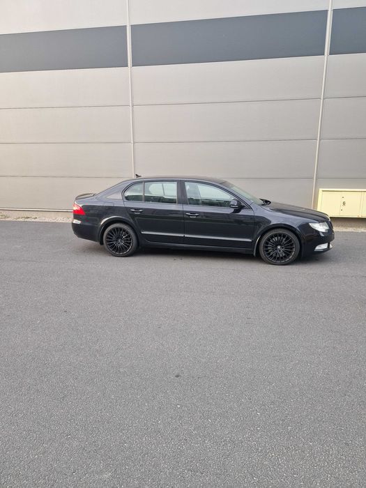 samochód skoda superb