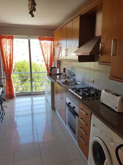 Apartamento T2 para férias a 500 metros da Baía com lugar garagem