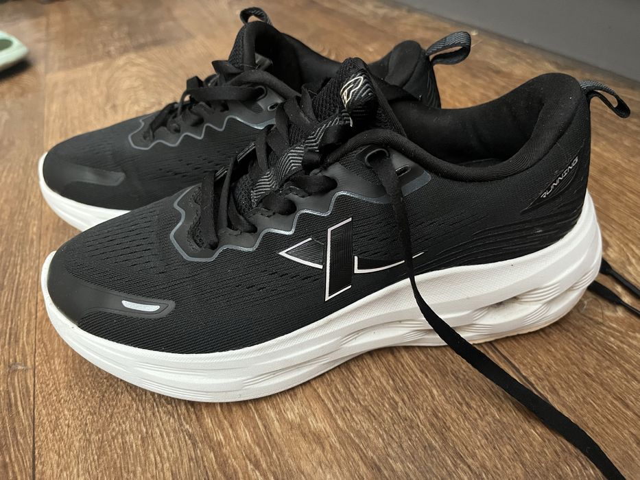 Продам кросівки xtep