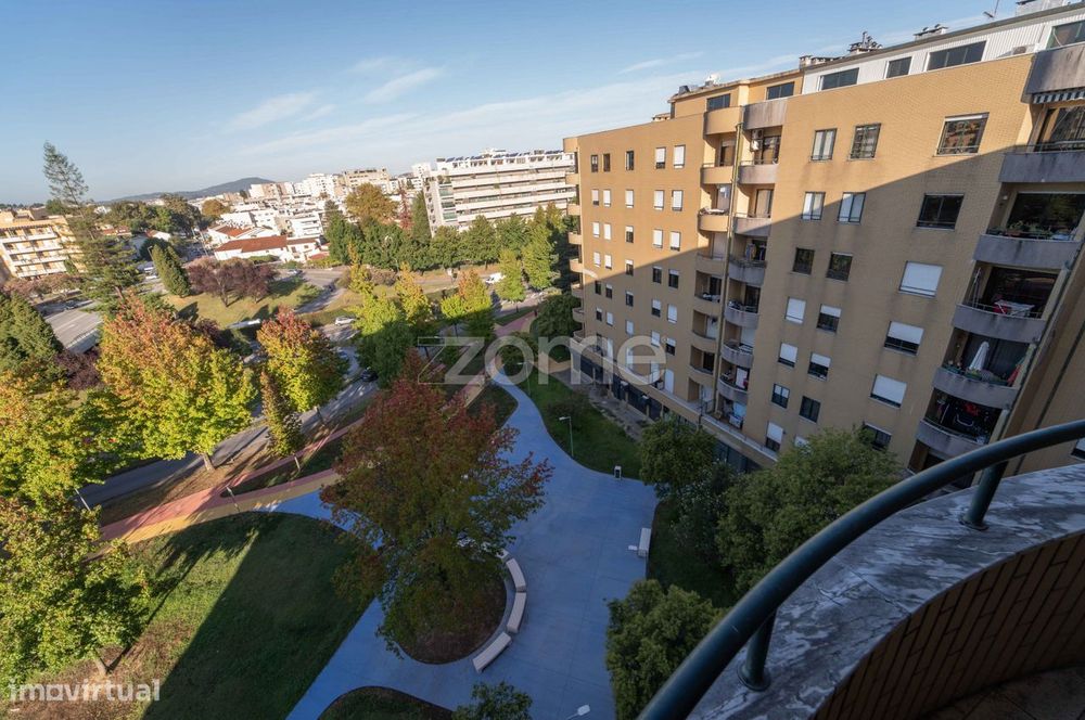 Apartamento T4 Com Garagem Fechada Em São Vitor - Braga