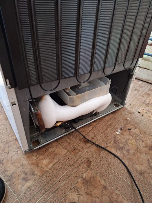 Продам холодильник Indesit LI6 S1 W