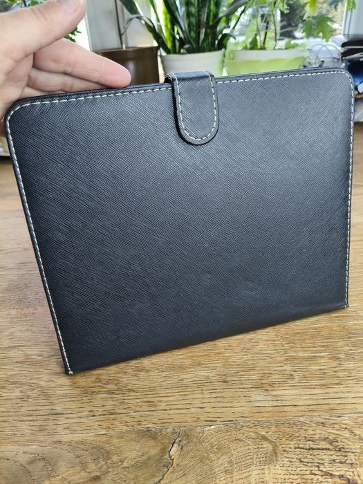 Etui na tablet z klawiaturą 8