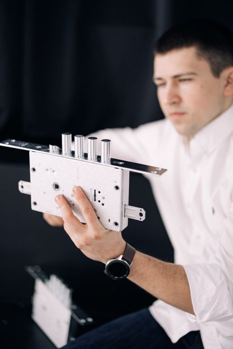 Замена дверных замков Установка замков