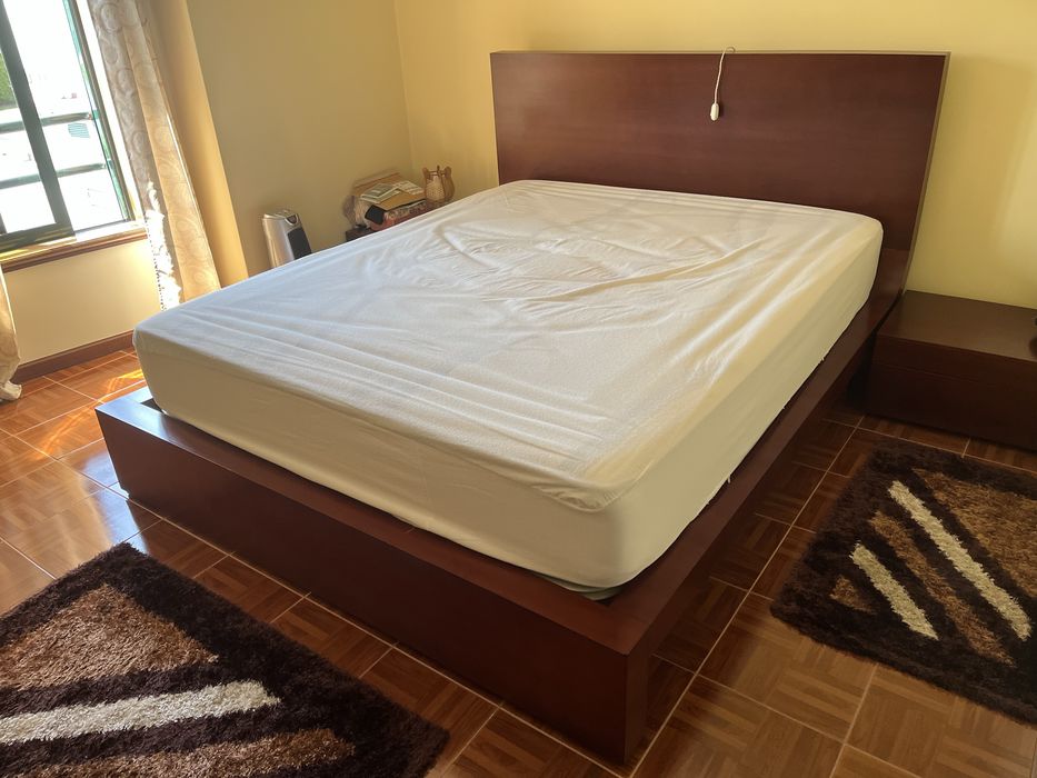 Mobilia de quarto de casal em cerejeira