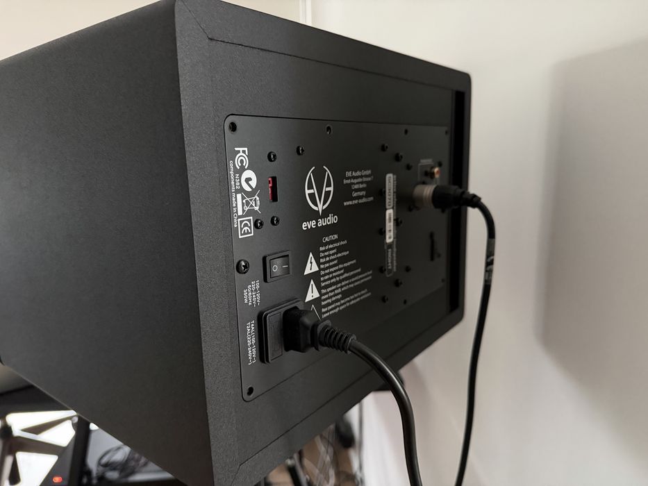 Colunas / Monitores de Estudio EVE Audio SC3070