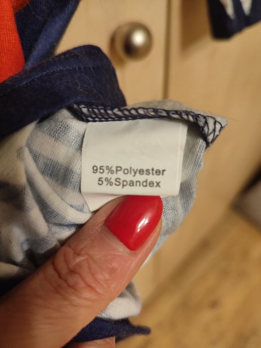 Chabrowa sukienka świąteczna z Mikołajami