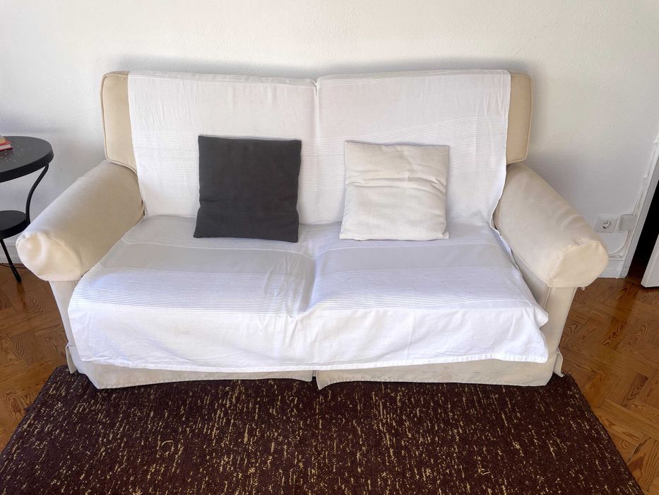 Sofá-cama estufado de 2 lugares