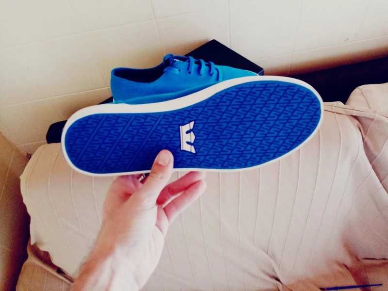 Fantásticas Sapatilhas Azuis Supra novas