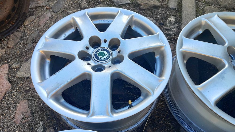 felg aluminiowych Skoda Octavia 2  7Jx16  5x112  ET 40