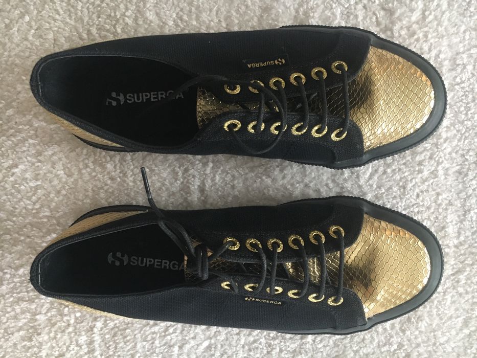 Ténis Superga Preto e Dourado