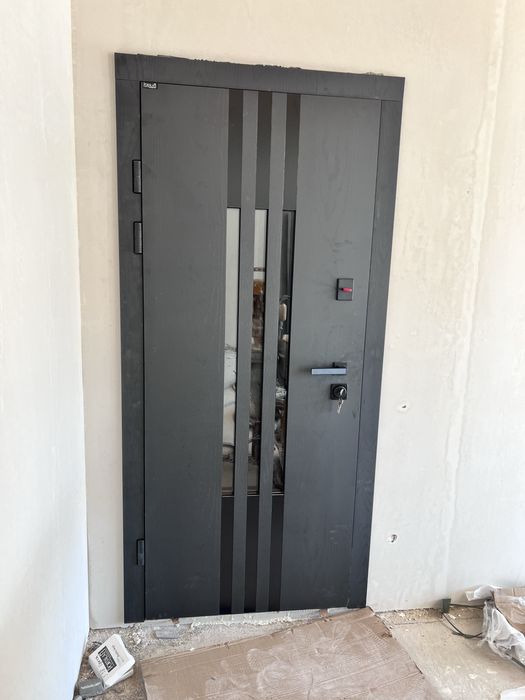 Установка входных дверей