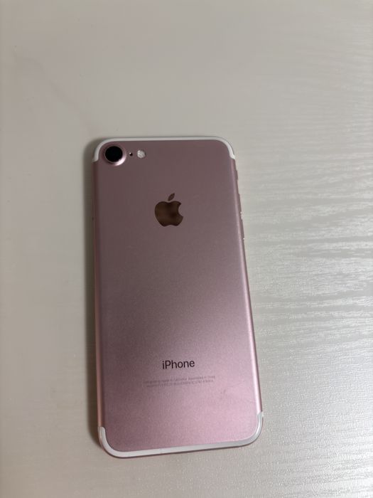 Iphone 7 в гарному стані, все працює. Єдиний дефект на екрані
