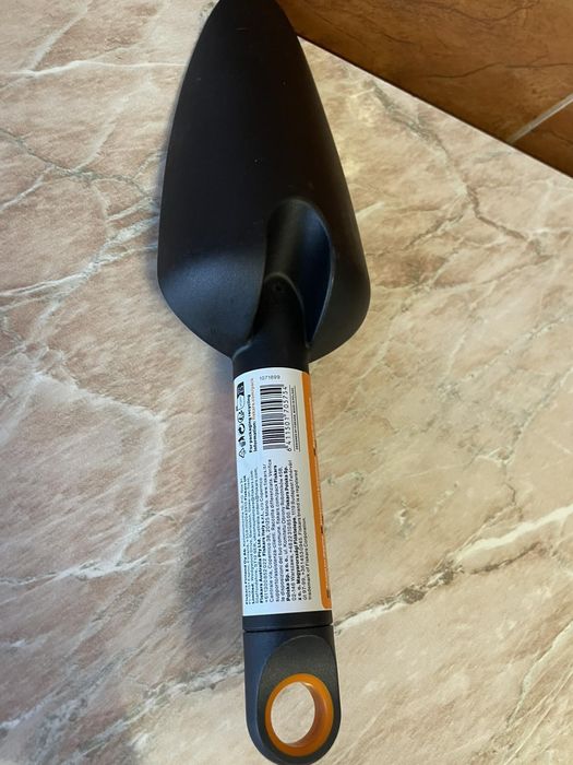 Садовий совок Fiskars Solid 1071899