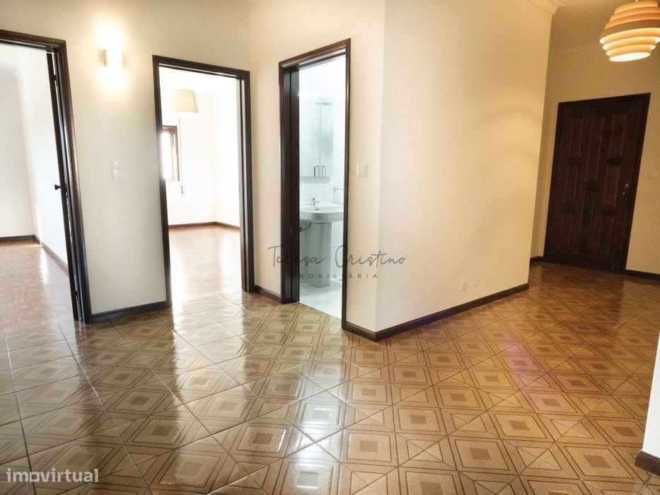 Apartamento T3 para arrendamento com garagem | Arca e Ponte de Lima