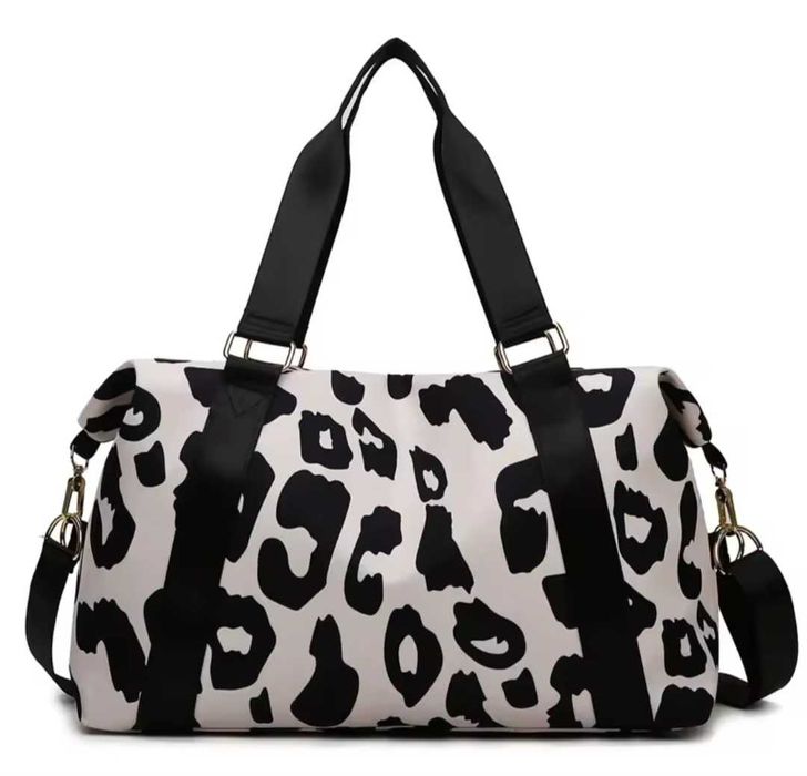 Elegancka damska torba na ramię z wytrzymałego materiału modny design