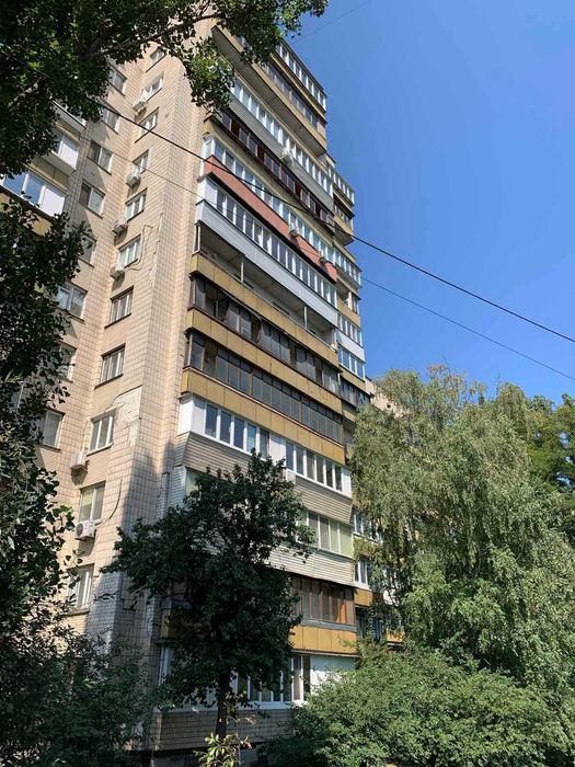 Двухкомнатная срочно  сдам квартиру