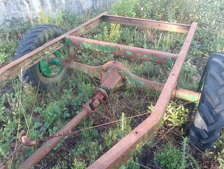 Atrelado com tração para moto cultivador