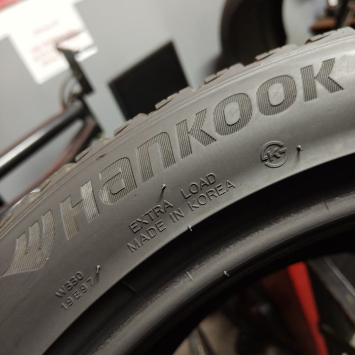 245/45/19 XL Sprzedam parę opon zimowych Hankook