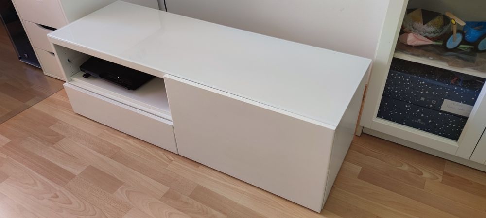 Móvel TV IKEA Besta + Base em vidro