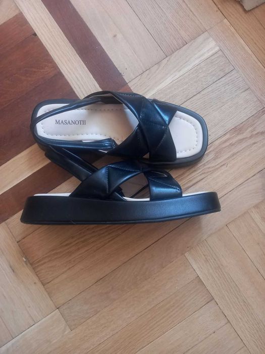 Продам босоножки