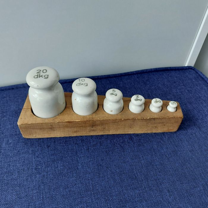 Waga szalkowa Będzin PRL + odważniki porcelanowe