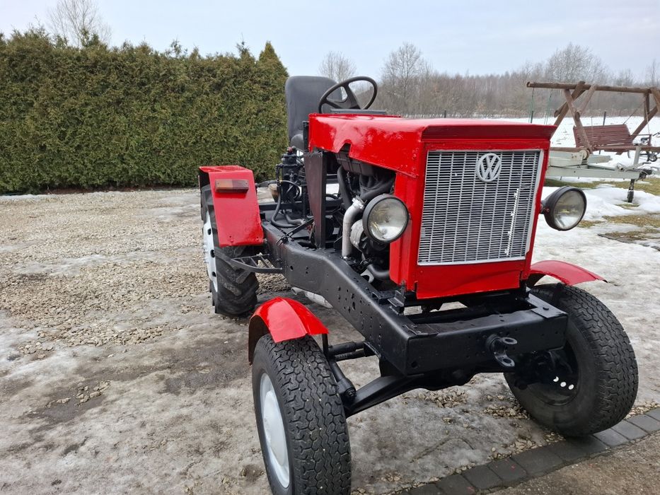 Traktorek sam ciagniczek sam