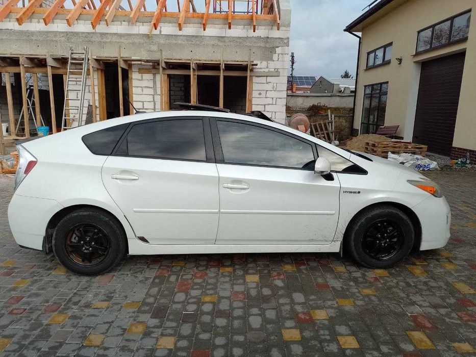 Сдам в аренду TOYOTA Prius 30 ПАНОРАМА 2015 год супер цена 600гр день
