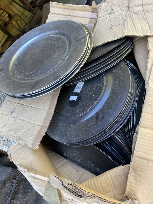 Prato marcador prateado e bordeaux