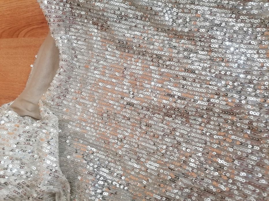 Vestido brilhante e camisola de brilhos