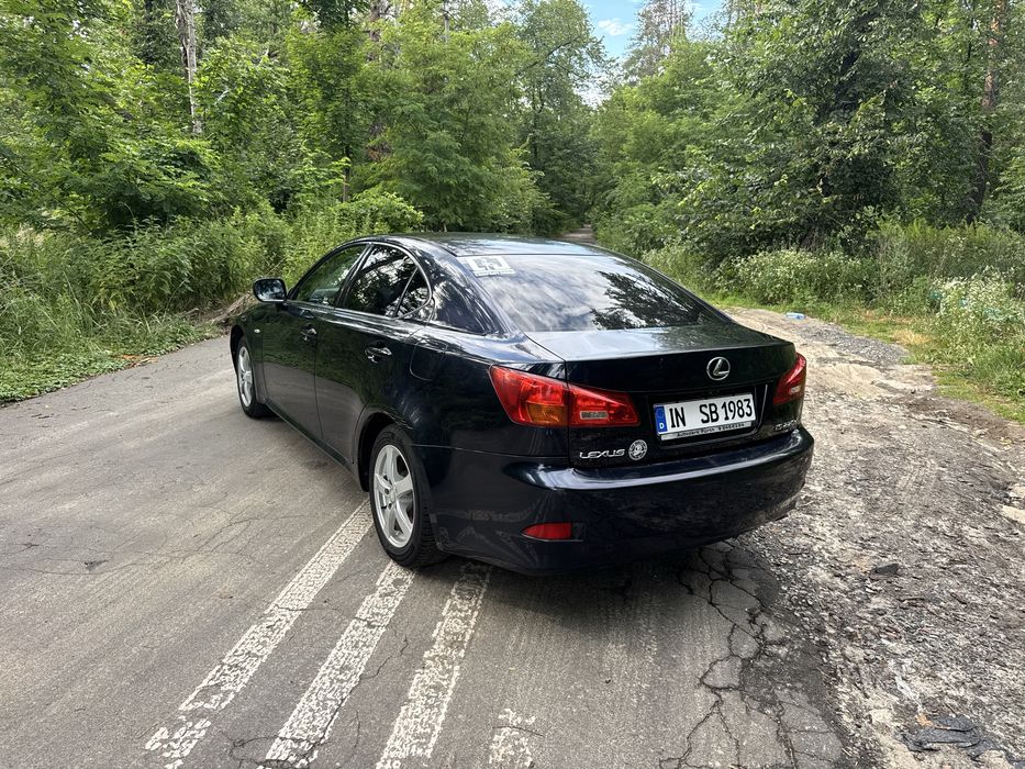 Lexus is 220d, 2007рік