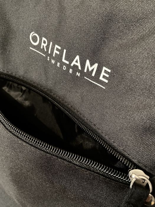 Saco preto da Oriflame