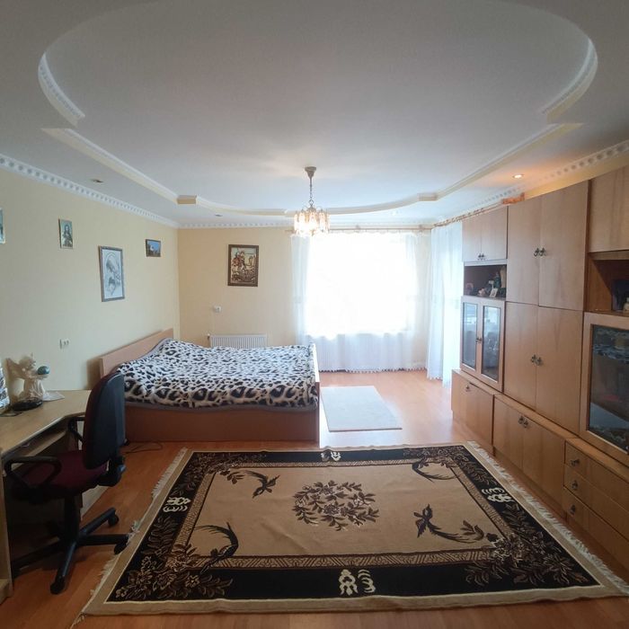 Оренда чудового, великого будинку в одному з кращих районів міста!