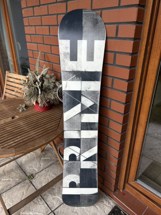 Snowboard Prime 155 cm z wiązaniami