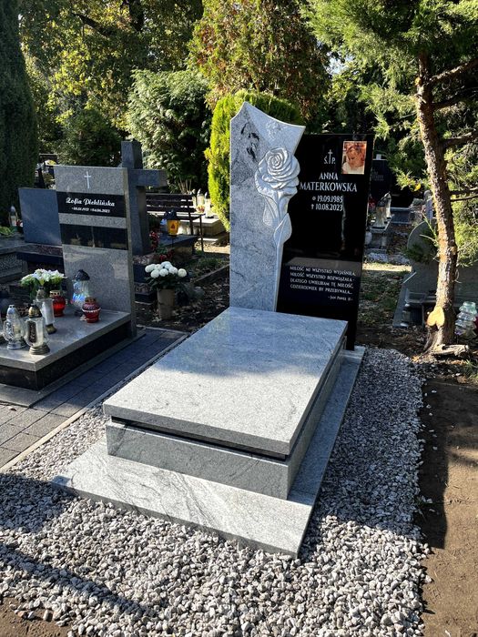 Nagrobek granitowy RÓŻA BRYŁA