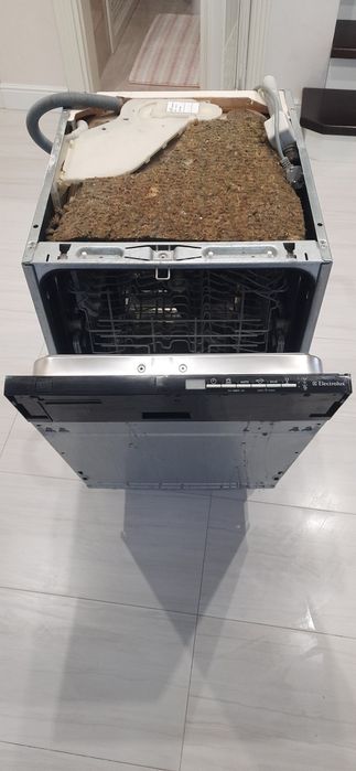 Посудомийна машина Electrolux